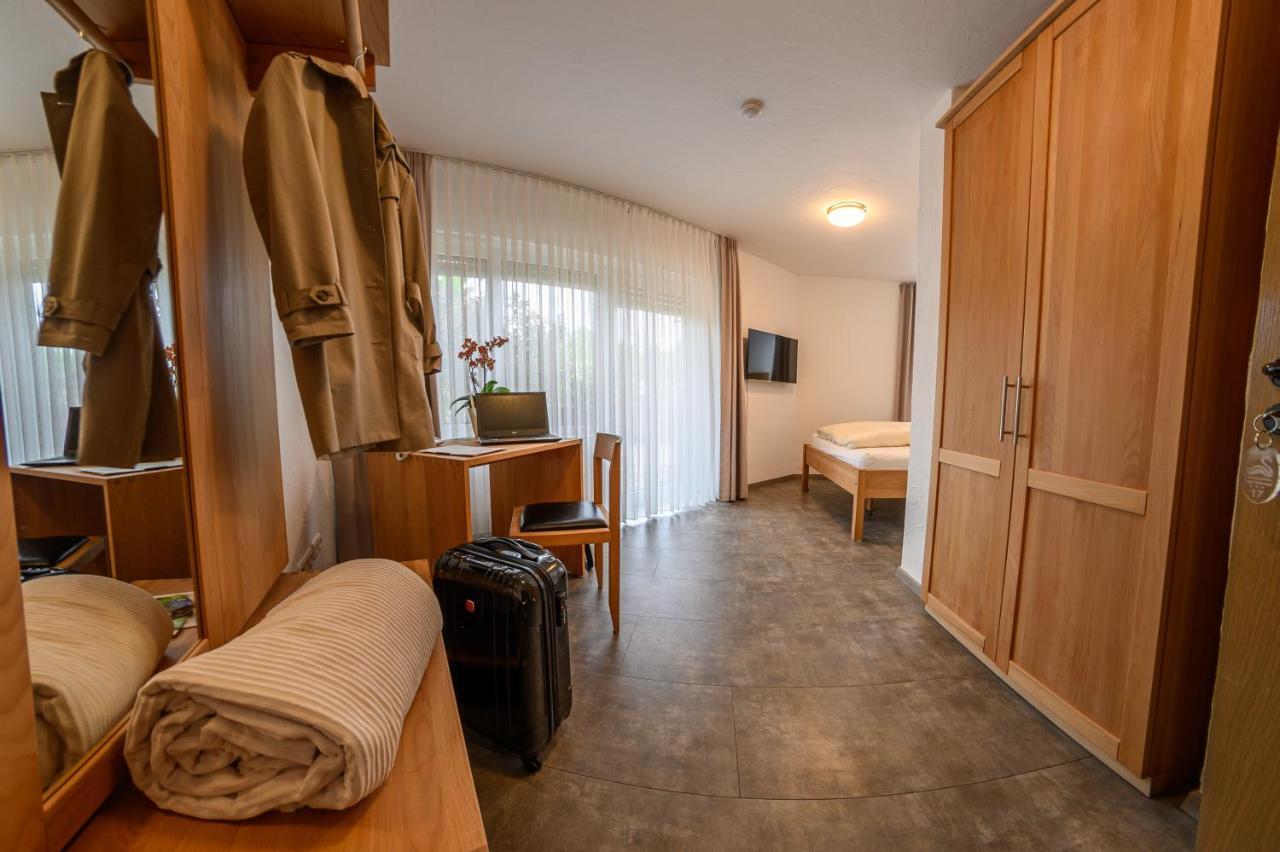 Hotel- Restaurant Zum Schwan Waldfischbach-Burgalben Exteriér fotografie